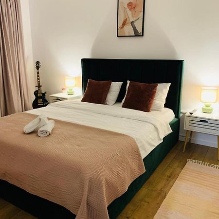 Iris Apartment Piatra Neamţ Buitenkant foto