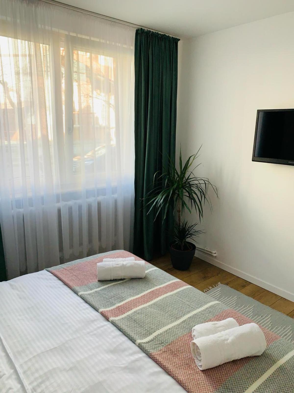 Iris Apartment Piatra Neamţ Buitenkant foto
