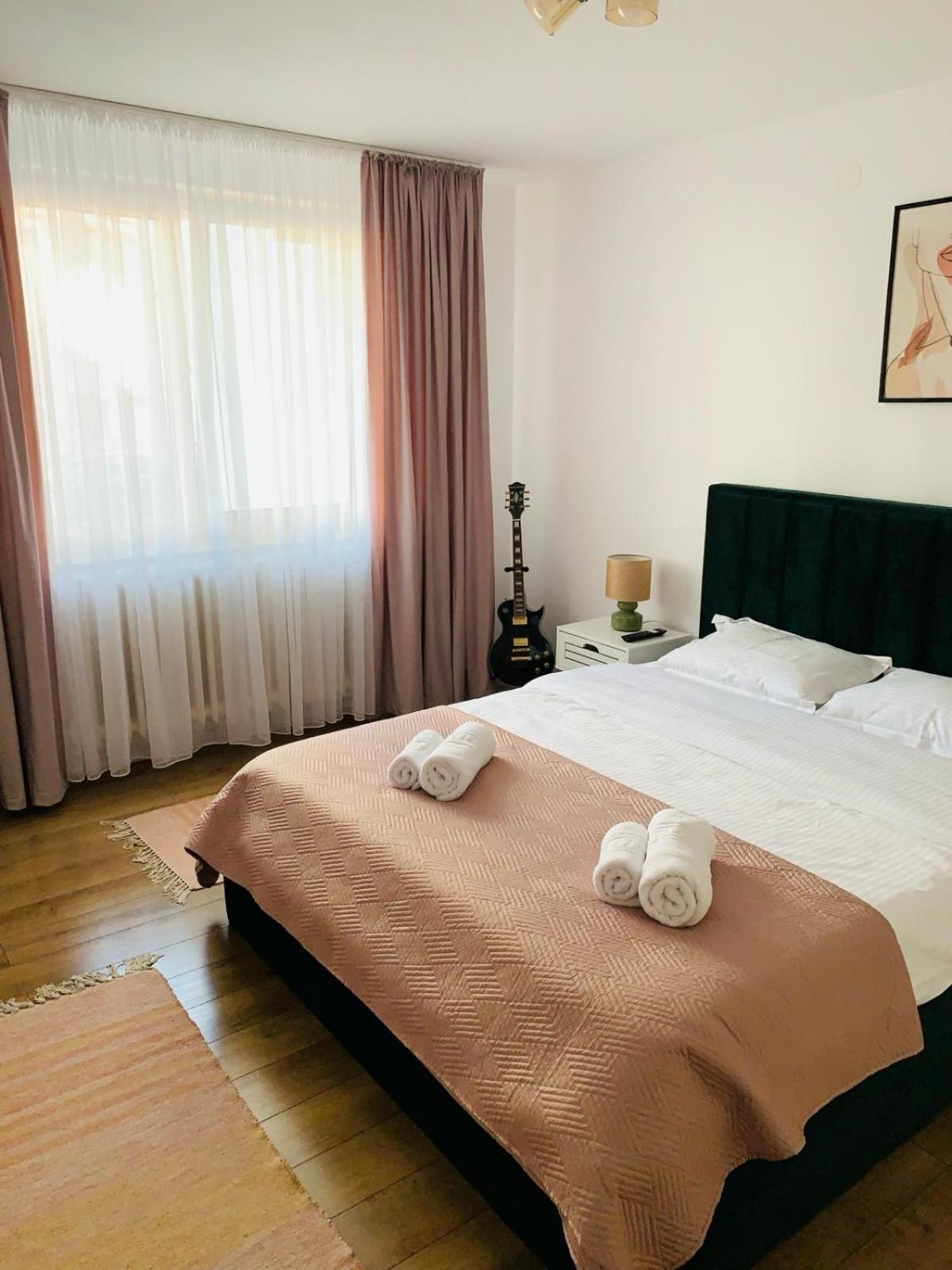 Iris Apartment Piatra Neamţ Buitenkant foto