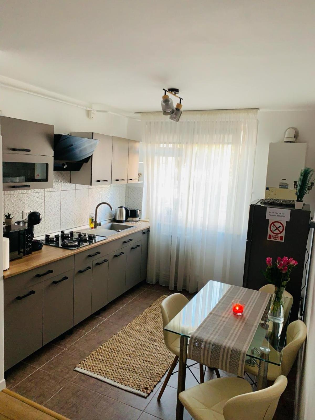 Iris Apartment Piatra Neamţ Buitenkant foto