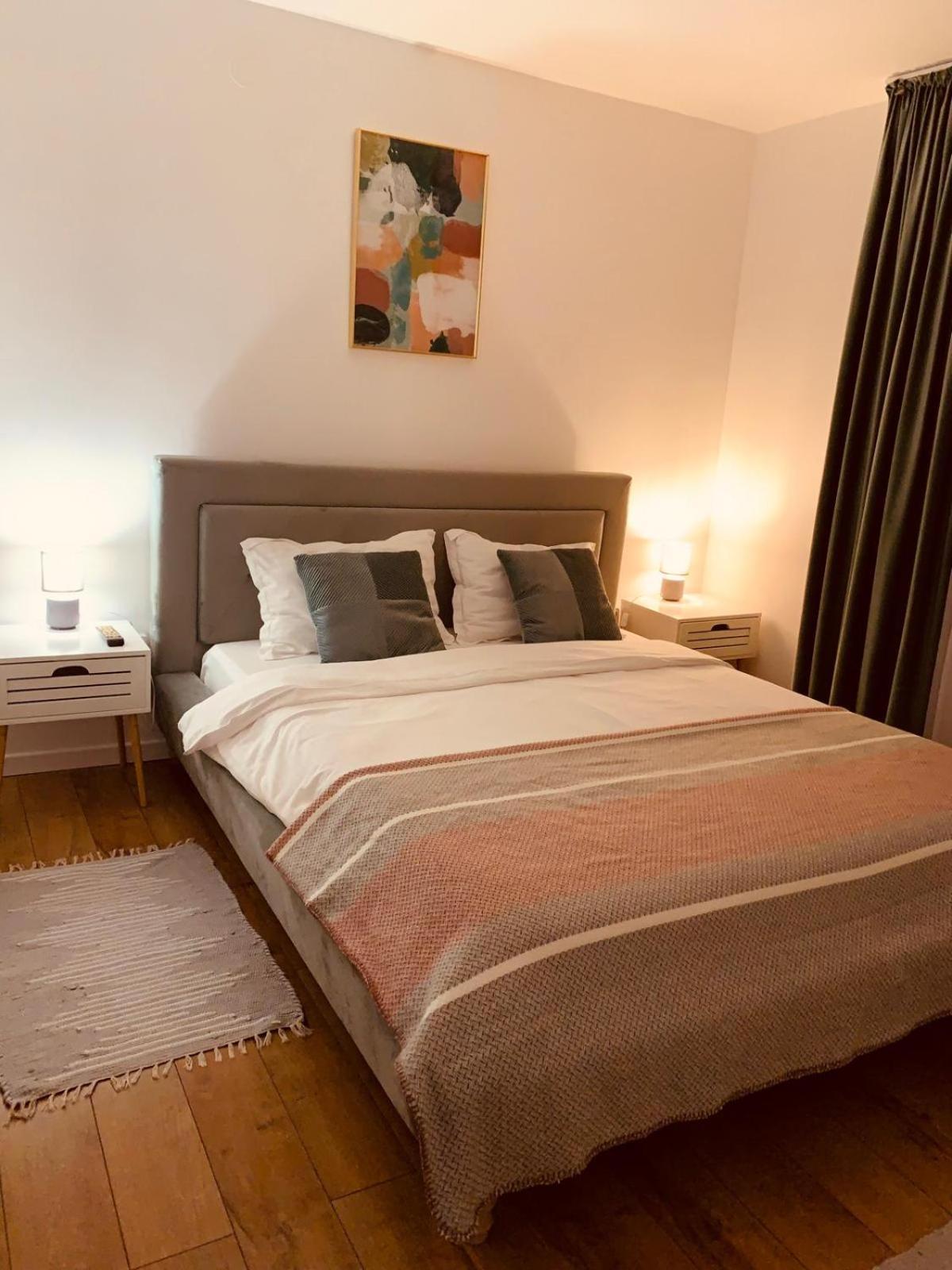 Iris Apartment Piatra Neamţ Buitenkant foto